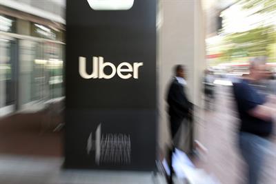 Face à la hausse des prix des matières pétroliers, Uber augmente ses tarifs de 10 %