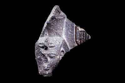 Le fragment d’une statue colossale du roi Ramsès II arrive en Egypte en provenance de Berne