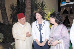 S.E. M. Mohamed Doukkali et son épouse accueillent Margaret Scobey, ambassadrice des Etats-Unis.