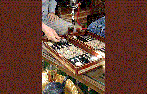 Immersion chez les mordus du backgammon