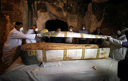 Des sarcophages et des momies