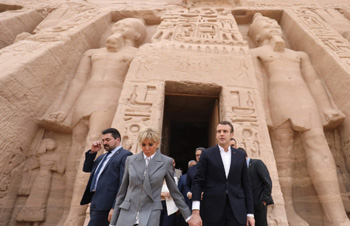 Emmanuel Macron et son épouse en visite aux temples d