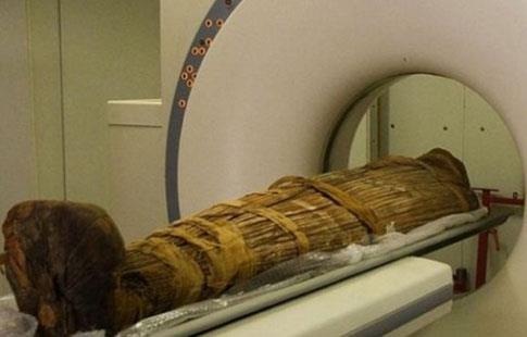 Le projet de scanner les momies vise à les identifier et en savoir plus.