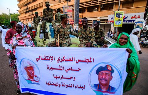 Le Soudan tiraillé entre deux camps