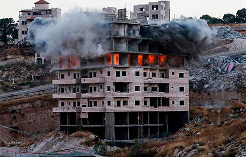 Pris en étau, les Palestiniens appellent au secours