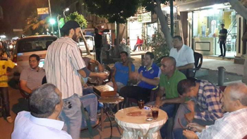 Bel Masri (en dialectal) a fait le tour d’environ 30 cafés populaires.