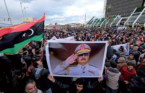 Des manifestants libyens protestant contre l