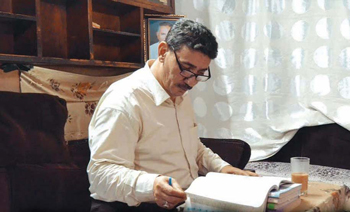 A 55 ans, Mohamad Abdel-Moeti est retourné à l’école. Il rêve de devenir avocat.