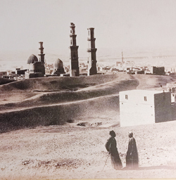 Coupoles et minarets dans le désert au XIXe siècle.