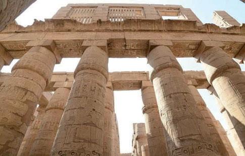Les colonnes de Karnak retrouvent leurs couleurs