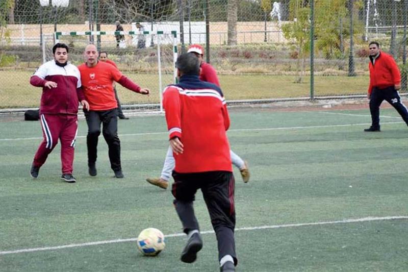 Un match de football entre les universitaires  gyptiens et bahre nis.