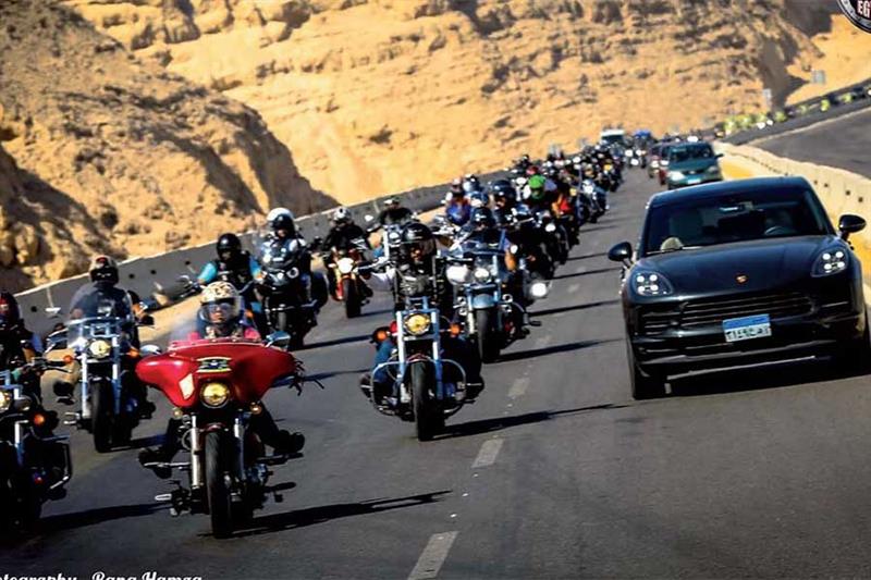 Parade de motos à Al-Aïn Al-Sokhna