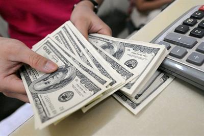  Le dollar termine la semaine sur une hausse face à la livre égyptienne