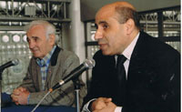 Ahmed Youssef annonce la prochaine arrivée d’Aznavour qui ira aussi à Louqsor avec des amis, dont Jean-Paul Belmondo. 