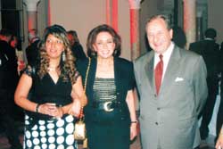S.E. M. l’ambassadeur reçoit l’actrice Loubna Abdel-Aziz et Manal Rizqallah, attachée de presse à l’ambassade des Etats-Unis.
