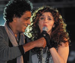 Mohamad Mounir et Ghada Adel, un duo puissant.