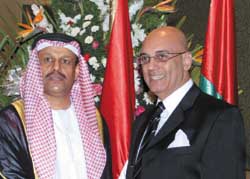 Al-Zaabi accueille Mohamed Salmawy, notre rdacteur en chef et prsident de lUnion des crivains. 