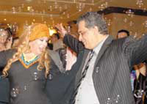 Fifi Abdou n’oublie jamais la danse.