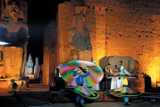 Les temples de Louqsor marqus de festivits et de danses.Al-Sayed Abdel Qader