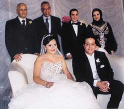 Le gnral Ismal Al-Char, directeur de la Surt du Caire, leur souhaite une vie pleine de joie et debonheur.